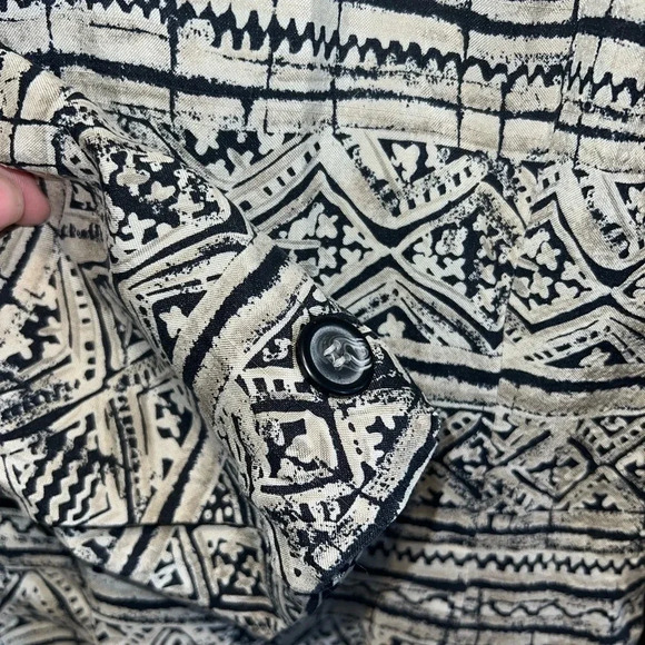 Jones New York Vintage 100% Silk Black and Tan Jacket Size 4P, Aztec, Classy - Picture 7 of 9